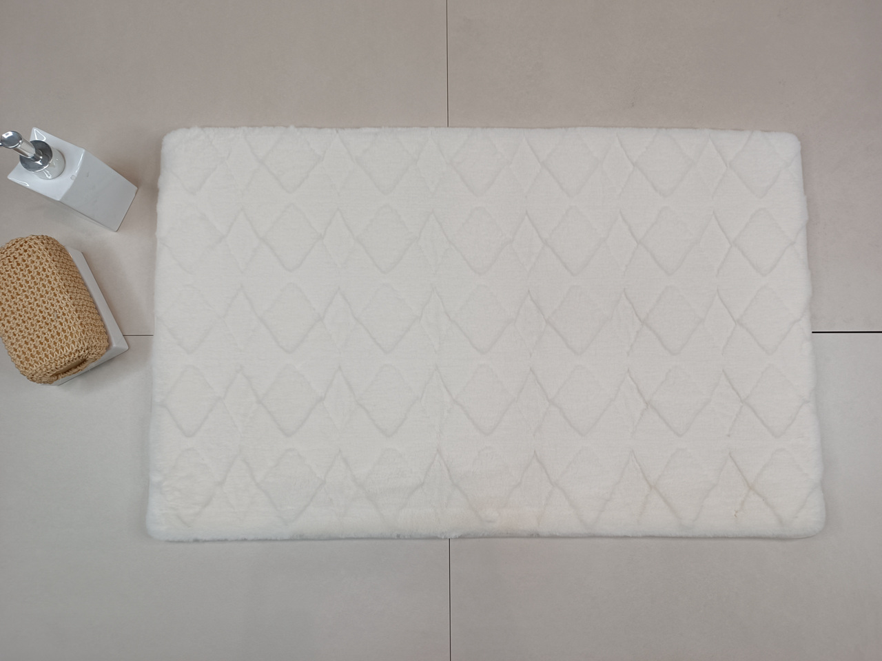 KM260215 Jacquard Stripe Rabbit Fur Memory Foam Bath Mat